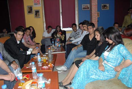 LGS öncesi dershane öğrencileri strest attı. 