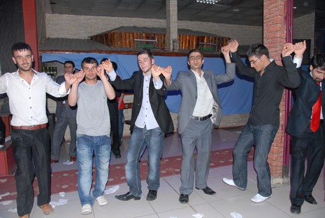 LGS öncesi dershane öğrencileri strest attı. 