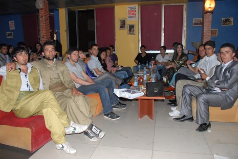 LGS öncesi dershane öğrencileri strest attı. 