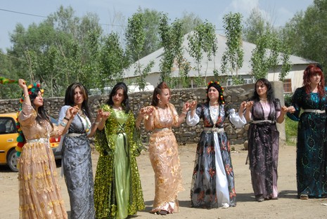 Yüksekova'da 05-06 Haziran 2010 tarihleri arasında evlenen çiftleri sizler için sayfamıza taşıdık.