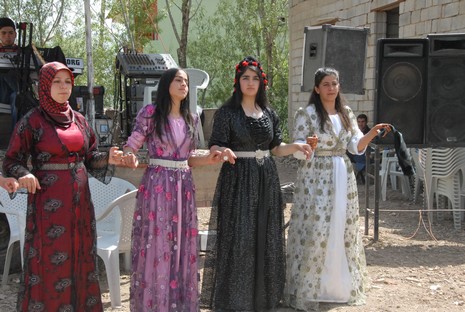 Yüksekova'da 05-06 Haziran 2010 tarihleri arasında evlenen çiftleri sizler için sayfamıza taşıdık.