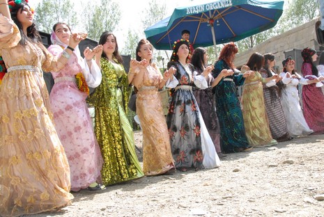 Yüksekova'da 05-06 Haziran 2010 tarihleri arasında evlenen çiftleri sizler için sayfamıza taşıdık.