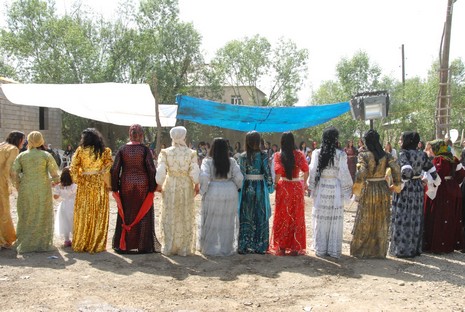 Yüksekova'da 05-06 Haziran 2010 tarihleri arasında evlenen çiftleri sizler için sayfamıza taşıdık.