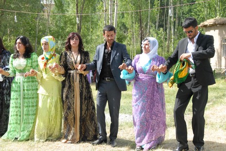 Yüksekova'da 05-06 Haziran 2010 tarihleri arasında evlenen çiftleri sizler için sayfamıza taşıdık.