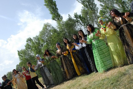 Yüksekova'da 05-06 Haziran 2010 tarihleri arasında evlenen çiftleri sizler için sayfamıza taşıdık.