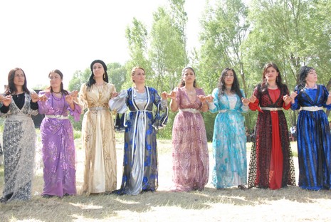 Yüksekova'da 05-06 Haziran 2010 tarihleri arasında evlenen çiftleri sizler için sayfamıza taşıdık.