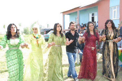 Yüksekova'da 05-06 Haziran 2010 tarihleri arasında evlenen çiftleri sizler için sayfamıza taşıdık.