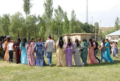 Yüksekova'da 05-06 Haziran 2010 tarihleri arasında evlenen çiftleri sizler için sayfamıza taşıdık.