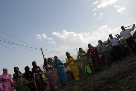 Yüksekova'da 05-06 Haziran 2010 tarihleri arasında evlenen çiftleri sizler için sayfamıza taşıdık.