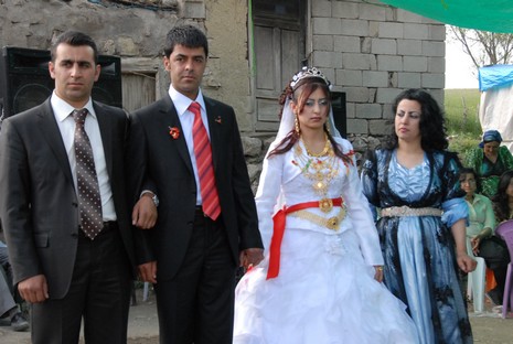 Yüksekova'da 05-06 Haziran 2010 tarihleri arasında evlenen çiftleri sizler için sayfamıza taşıdık.