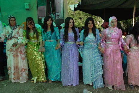 Yüksekova'da 05-06 Haziran 2010 tarihleri arasında evlenen çiftleri sizler için sayfamıza taşıdık.