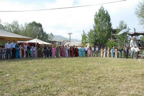 Yüksekova'da 05-06 Haziran 2010 tarihleri arasında evlenen çiftleri sizler için sayfamıza taşıdık.