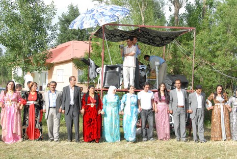 Yüksekova'da 05-06 Haziran 2010 tarihleri arasında evlenen çiftleri sizler için sayfamıza taşıdık.