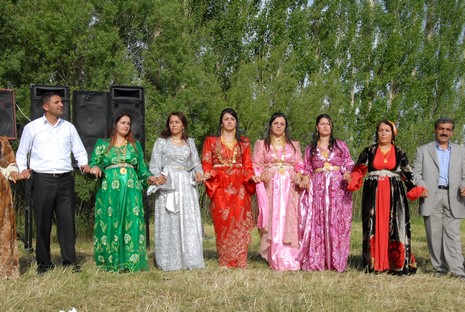 Yüksekova'da 05-06 Haziran 2010 tarihleri arasında evlenen çiftleri sizler için sayfamıza taşıdık.