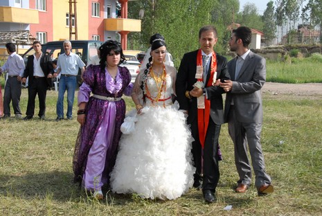 Yüksekova'da 05-06 Haziran 2010 tarihleri arasında evlenen çiftleri sizler için sayfamıza taşıdık.