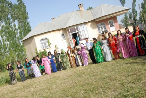 Yüksekova'da 05-06 Haziran 2010 tarihleri arasında evlenen çiftleri sizler için sayfamıza taşıdık.