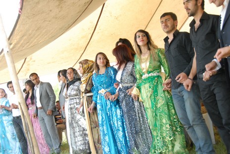 Yüksekova'da 05-06 Haziran 2010 tarihleri arasında evlenen çiftleri sizler için sayfamıza taşıdık.