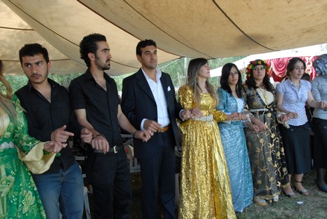 Yüksekova'da 05-06 Haziran 2010 tarihleri arasında evlenen çiftleri sizler için sayfamıza taşıdık.