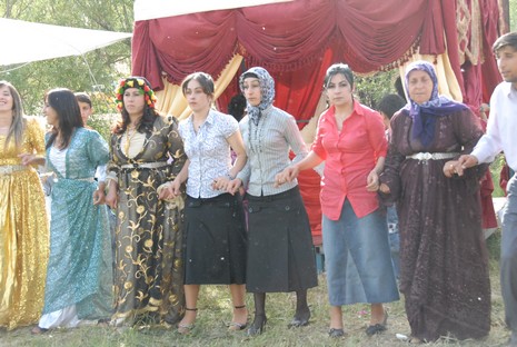 Yüksekova'da 05-06 Haziran 2010 tarihleri arasında evlenen çiftleri sizler için sayfamıza taşıdık.