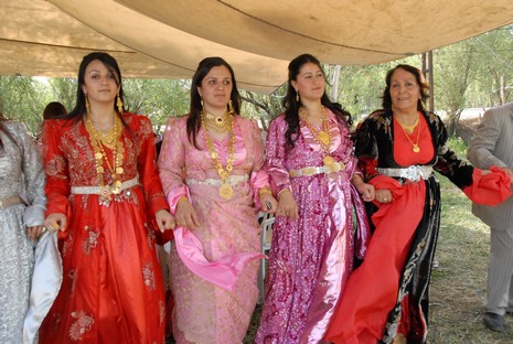 Yüksekova'da 05-06 Haziran 2010 tarihleri arasında evlenen çiftleri sizler için sayfamıza taşıdık.