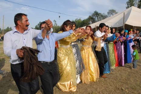 Yüksekova'da 05-06 Haziran 2010 tarihleri arasında evlenen çiftleri sizler için sayfamıza taşıdık.