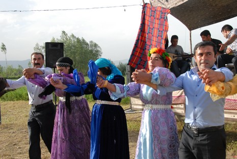 Yüksekova'da 05-06 Haziran 2010 tarihleri arasında evlenen çiftleri sizler için sayfamıza taşıdık.