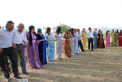 Yüksekova'da 05-06 Haziran 2010 tarihleri arasında evlenen çiftleri sizler için sayfamıza taşıdık.