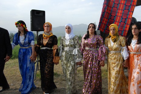 Yüksekova'da 05-06 Haziran 2010 tarihleri arasında evlenen çiftleri sizler için sayfamıza taşıdık.