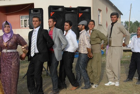 Yüksekova'da 05-06 Haziran 2010 tarihleri arasında evlenen çiftleri sizler için sayfamıza taşıdık.