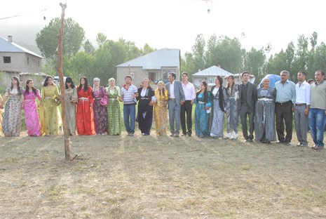 Yüksekova'da 05-06 Haziran 2010 tarihleri arasında evlenen çiftleri sizler için sayfamıza taşıdık.