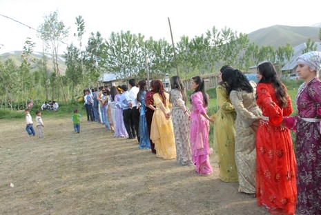 Yüksekova'da 05-06 Haziran 2010 tarihleri arasında evlenen çiftleri sizler için sayfamıza taşıdık.