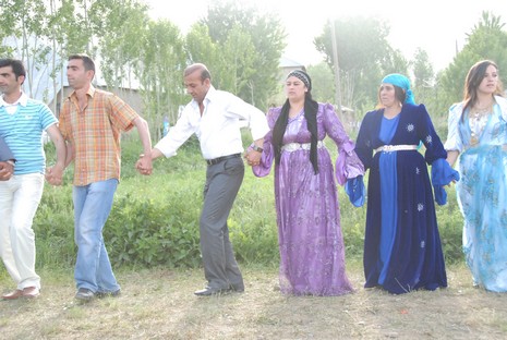 Yüksekova'da 05-06 Haziran 2010 tarihleri arasında evlenen çiftleri sizler için sayfamıza taşıdık.