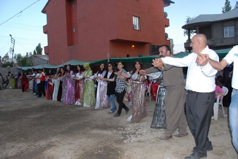 Yüksekova'da 05-06 Haziran 2010 tarihleri arasında evlenen çiftleri sizler için sayfamıza taşıdık.