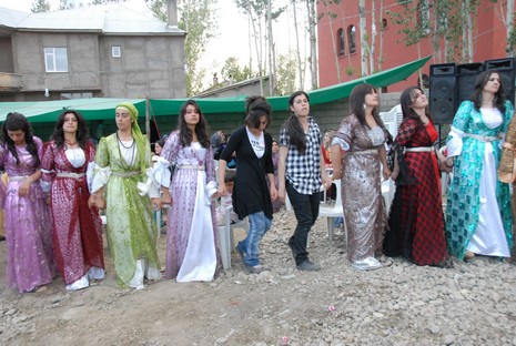 Yüksekova'da 05-06 Haziran 2010 tarihleri arasında evlenen çiftleri sizler için sayfamıza taşıdık.