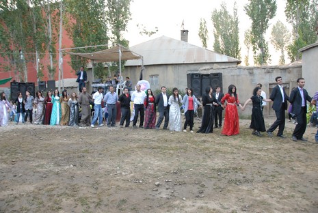 Yüksekova'da 05-06 Haziran 2010 tarihleri arasında evlenen çiftleri sizler için sayfamıza taşıdık.
