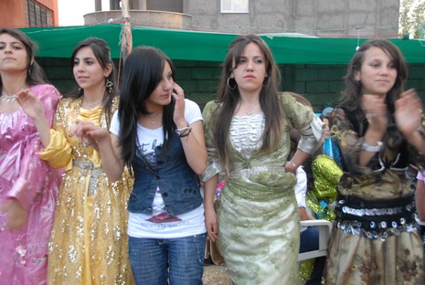 Yüksekova'da 05-06 Haziran 2010 tarihleri arasında evlenen çiftleri sizler için sayfamıza taşıdık.