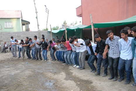 Yüksekova'da 05-06 Haziran 2010 tarihleri arasında evlenen çiftleri sizler için sayfamıza taşıdık.