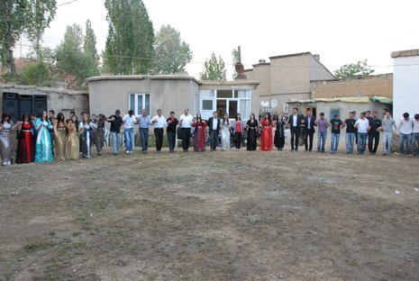 Yüksekova'da 05-06 Haziran 2010 tarihleri arasında evlenen çiftleri sizler için sayfamıza taşıdık.