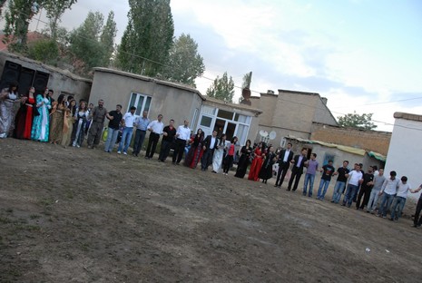 Yüksekova'da 05-06 Haziran 2010 tarihleri arasında evlenen çiftleri sizler için sayfamıza taşıdık.