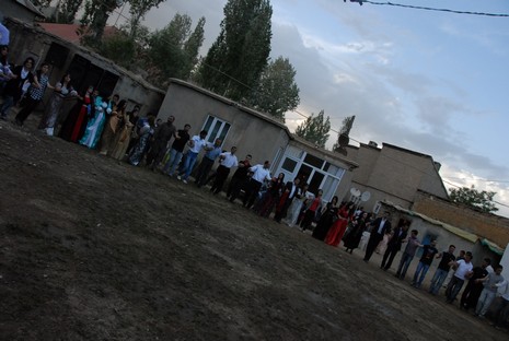 Yüksekova'da 05-06 Haziran 2010 tarihleri arasında evlenen çiftleri sizler için sayfamıza taşıdık.