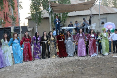 Yüksekova'da 05-06 Haziran 2010 tarihleri arasında evlenen çiftleri sizler için sayfamıza taşıdık.