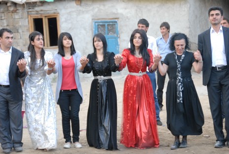 Yüksekova'da 05-06 Haziran 2010 tarihleri arasında evlenen çiftleri sizler için sayfamıza taşıdık.