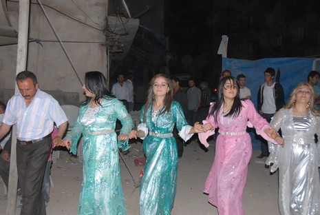 Yüksekova'da 05-06 Haziran 2010 tarihleri arasında evlenen çiftleri sizler için sayfamıza taşıdık.