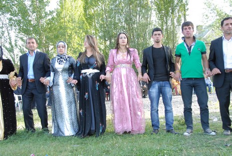 Yüksekova'da 05-06 Haziran 2010 tarihleri arasında evlenen çiftleri sizler için sayfamıza taşıdık.