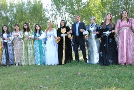Yüksekova'da 05-06 Haziran 2010 tarihleri arasında evlenen çiftleri sizler için sayfamıza taşıdık.
