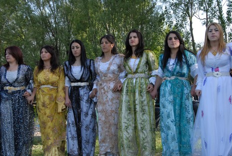 Yüksekova'da 05-06 Haziran 2010 tarihleri arasında evlenen çiftleri sizler için sayfamıza taşıdık.