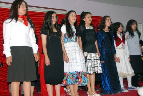 Yüksekova YOKAP kapsamında düzenlenen ses yarışması ilköğretin ve ortaöğretim öğrenciler arası ses yarışması düzenlendi.