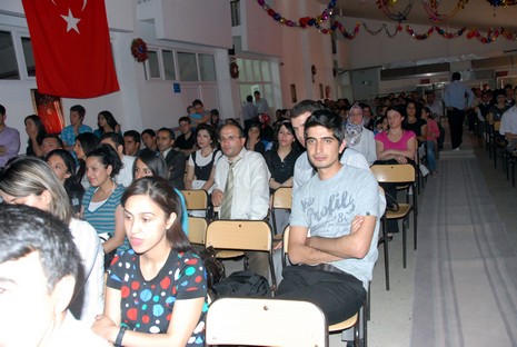 Yüksekova YOKAP kapsamında düzenlenen ses yarışması ilköğretin ve ortaöğretim öğrenciler arası ses yarışması düzenlendi.