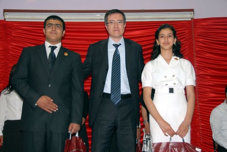 Yüksekova YOKAP kapsamında düzenlenen ses yarışması ilköğretin ve ortaöğretim öğrenciler arası ses yarışması düzenlendi.