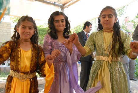 Yüksekova'da 12-13 Haziran 2010 tarihleri arasında evlenen çiftleri sizler için sayfamıza taşıdık.